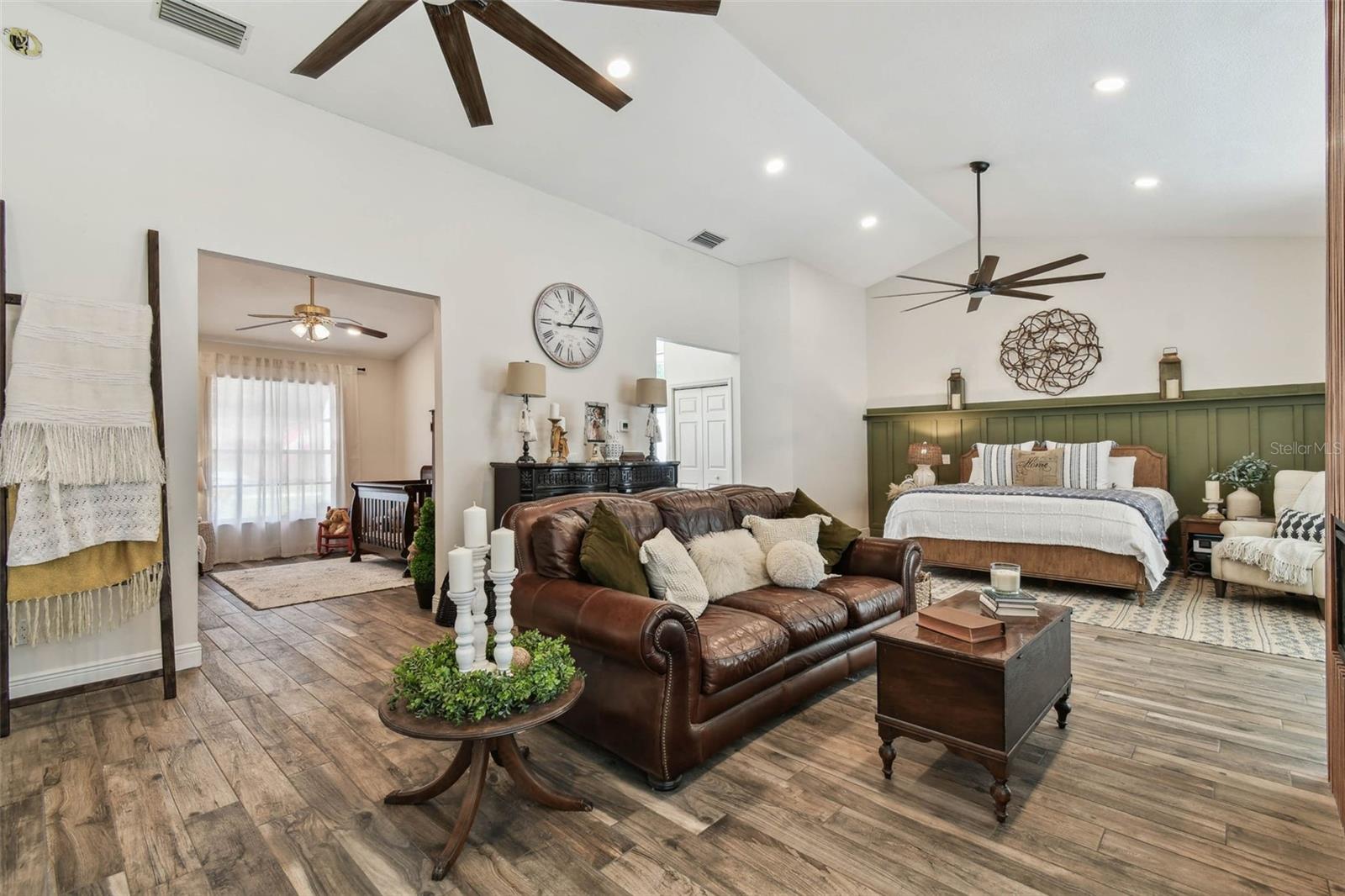 Image 33 of 50 For 506 Crystal Grove Boulevard