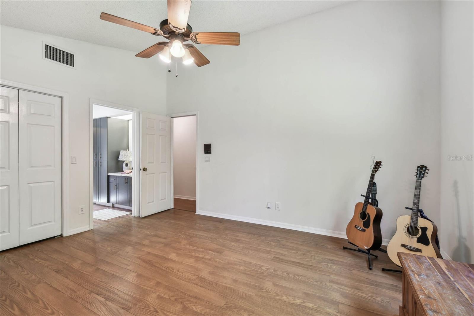 Image 40 of 50 For 506 Crystal Grove Boulevard