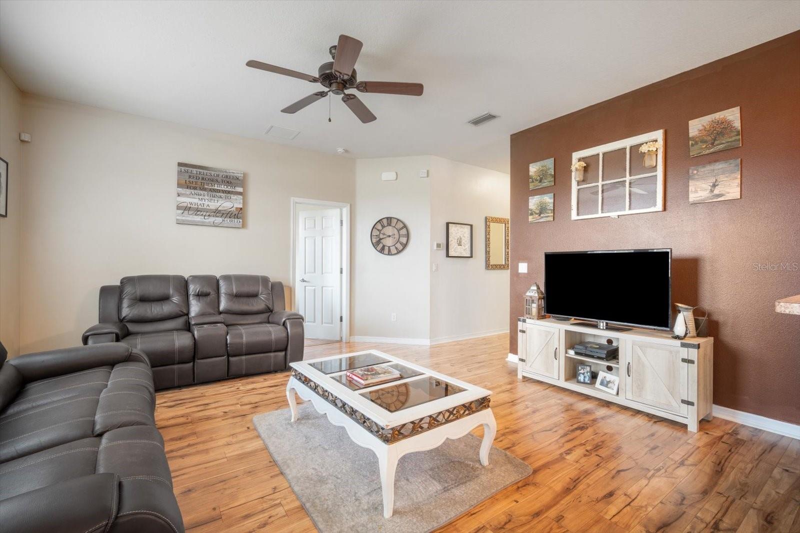 Image 6 of 23 For 810 Fern Leaf Drive