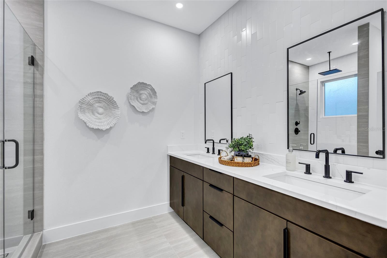 Image 28 of 46 For 5518 Newton Avenue S