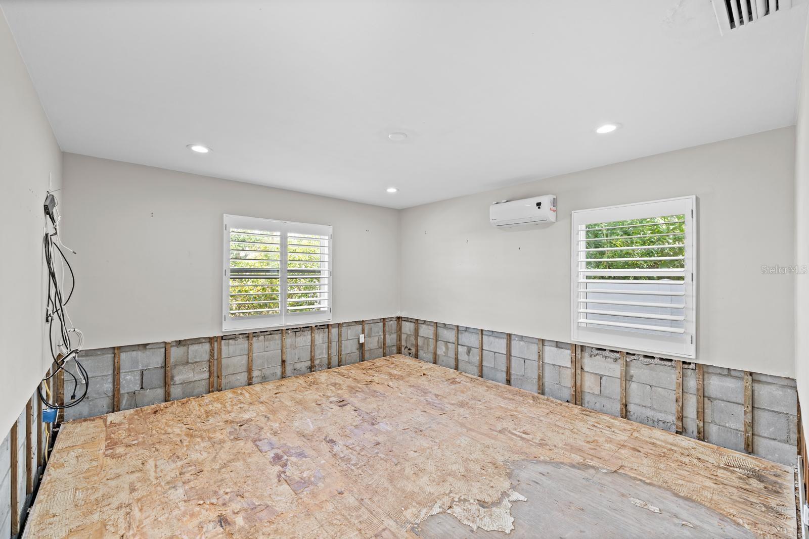 Image 12 of 15 For 219 Rialto Way Ne