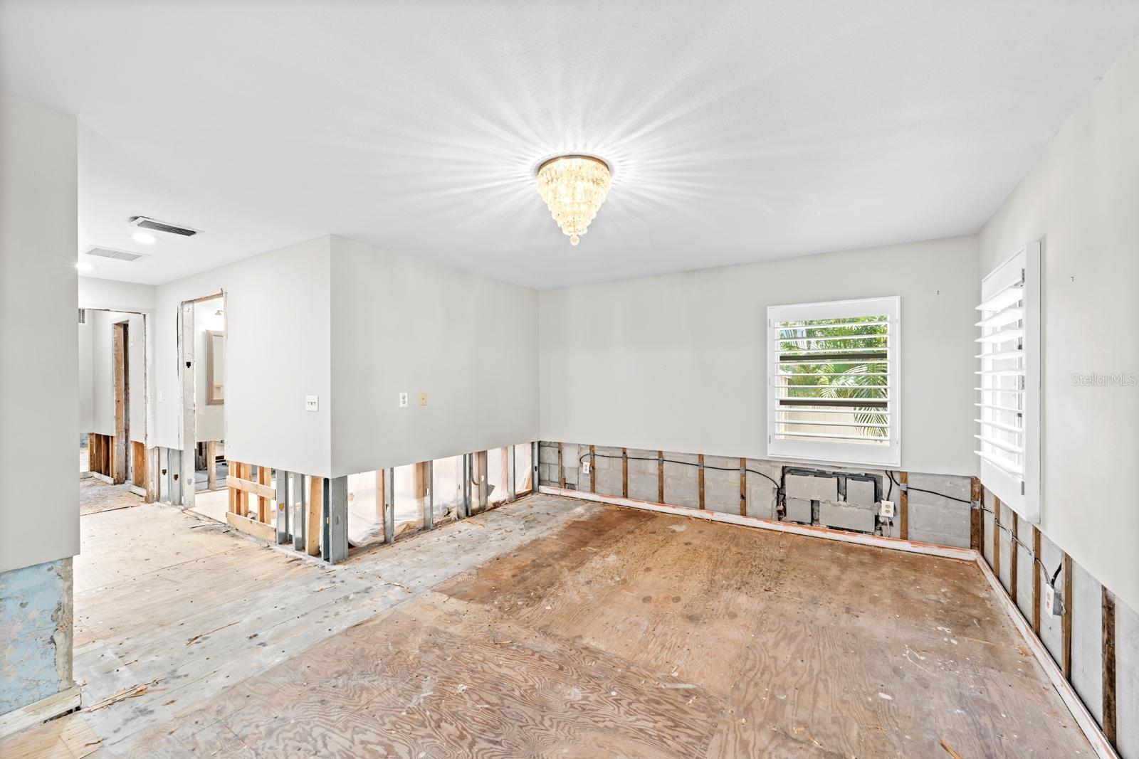 Image 7 of 15 For 219 Rialto Way Ne