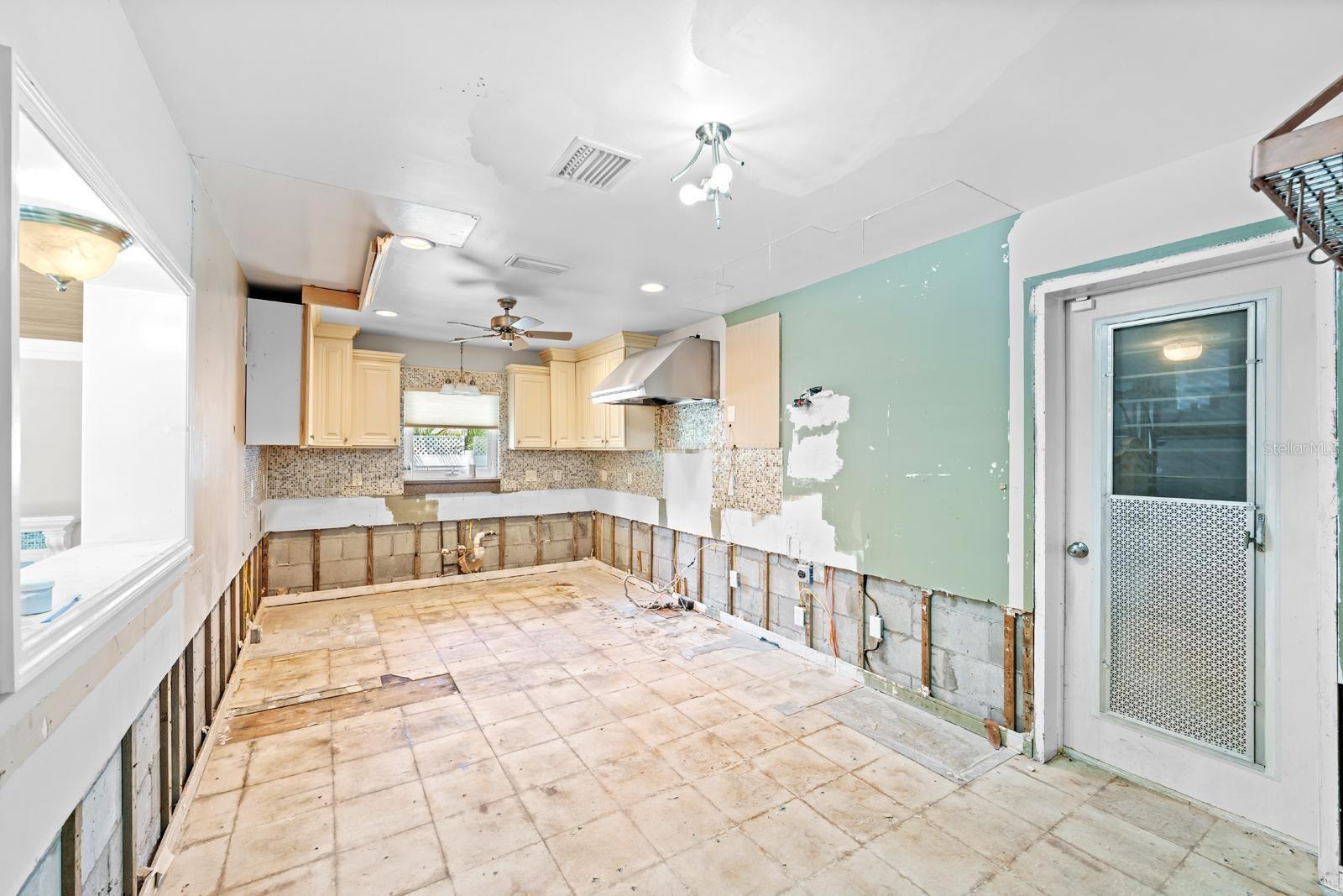 Image 8 of 15 For 219 Rialto Way Ne