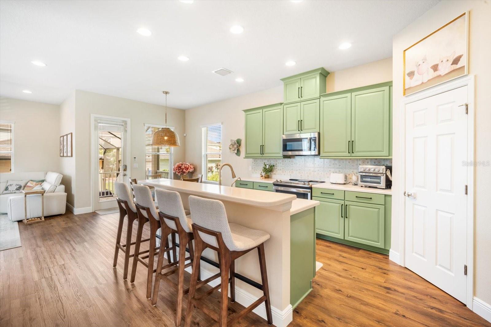 Listing photo id 9 for 11109 Great Neck Road