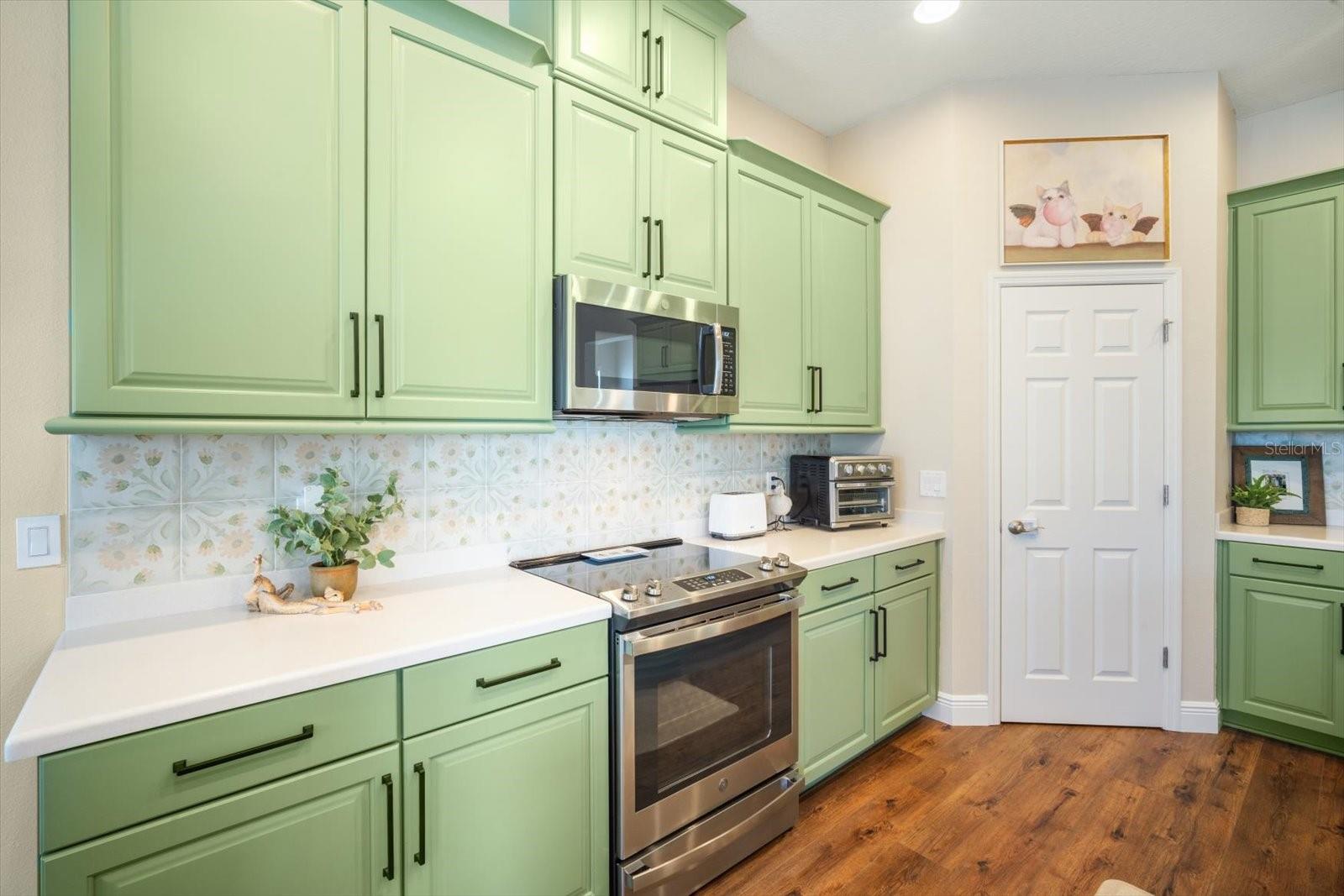 Listing photo id 11 for 11109 Great Neck Road