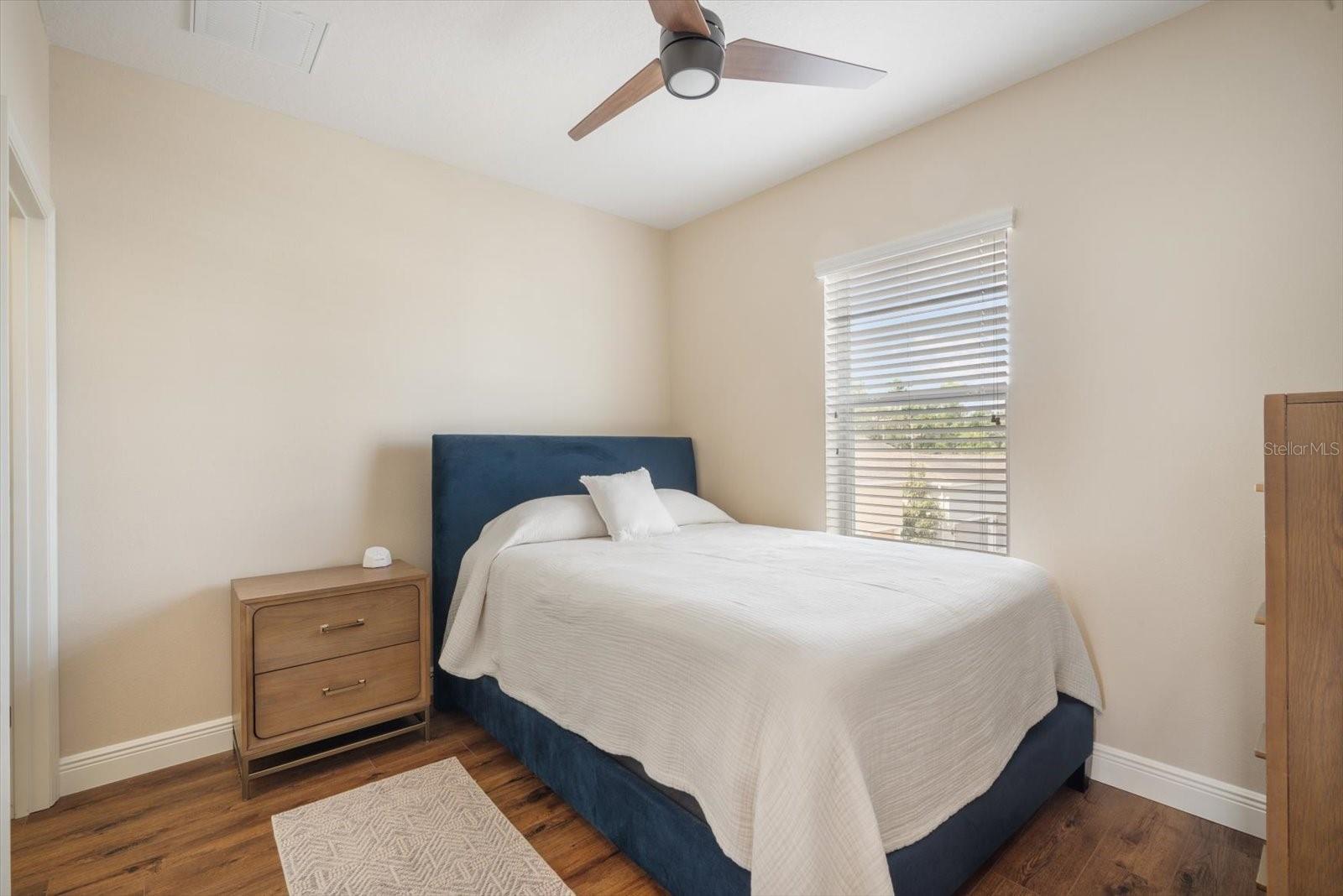 Listing photo id 16 for 11109 Great Neck Road