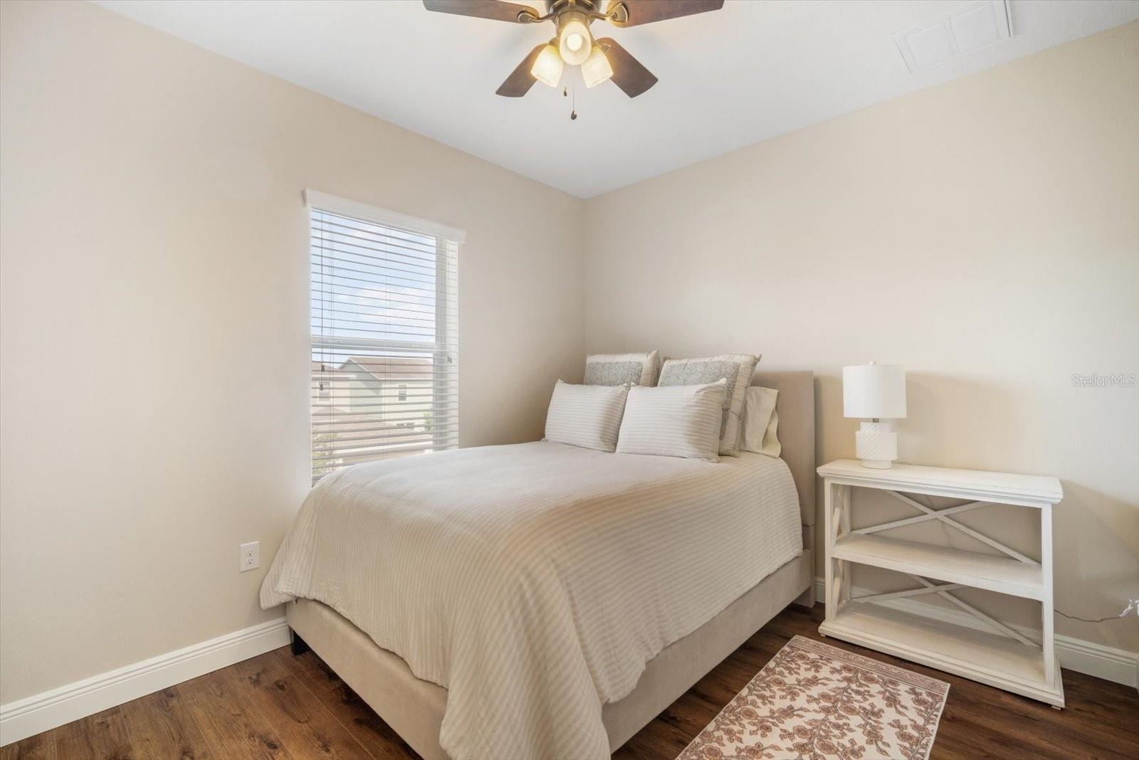 Listing photo id 17 for 11109 Great Neck Road