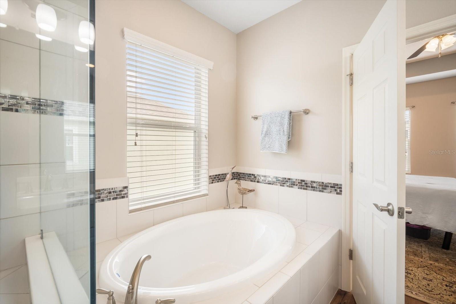 Listing photo id 22 for 11109 Great Neck Road