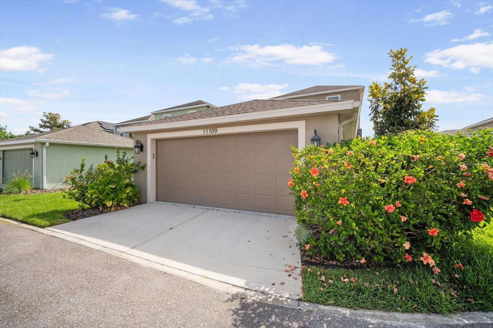 Listing photo id 4 for 11109 Great Neck Road