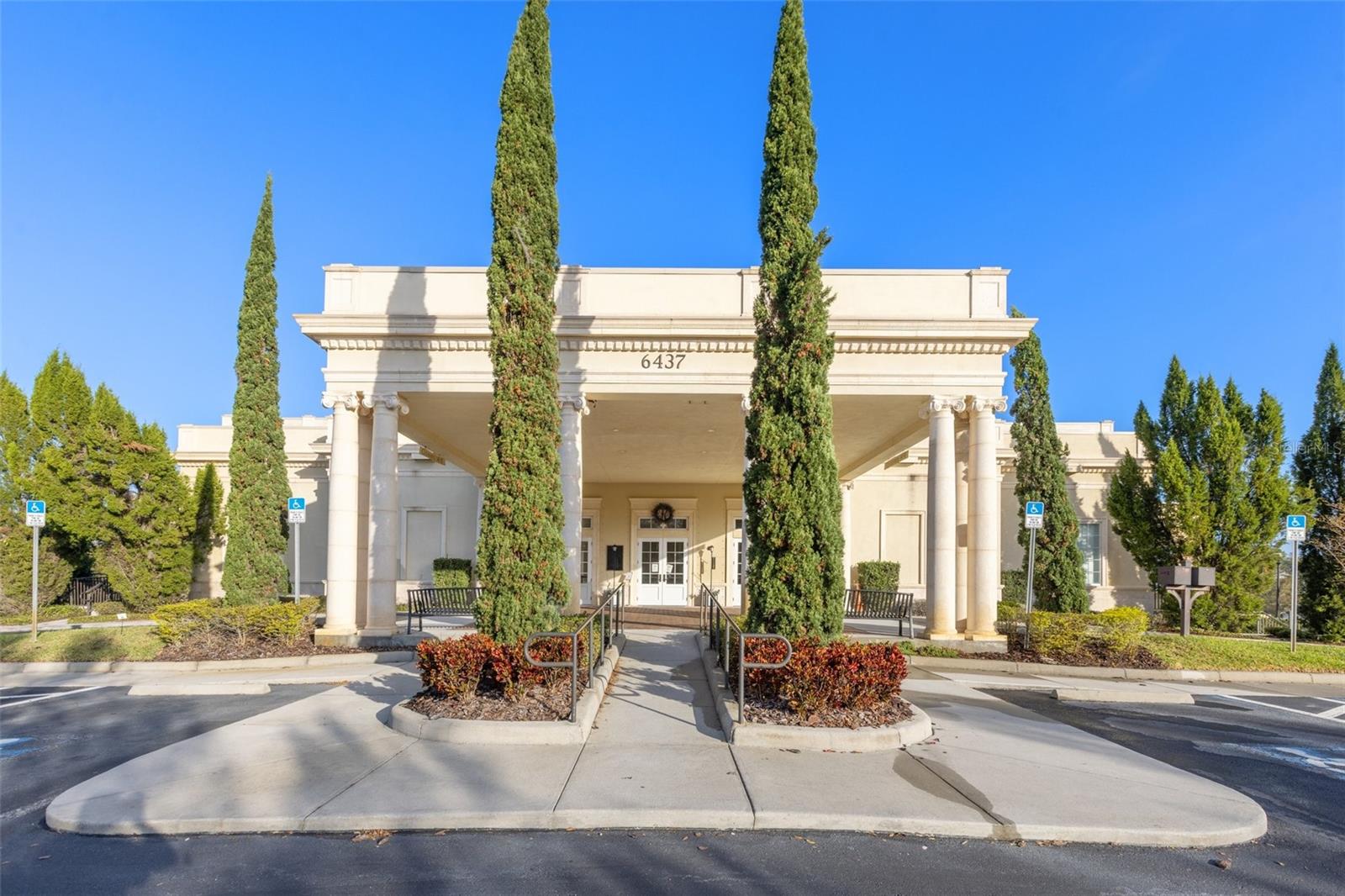 Listing photo id 61 for 11109 Great Neck Road