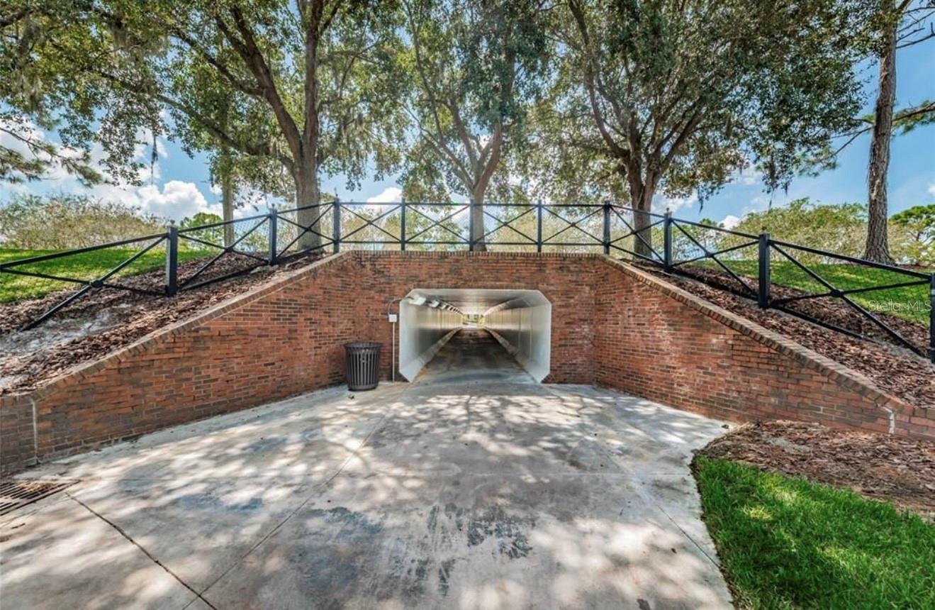 Listing photo id 89 for 9905 Woodbay Drive