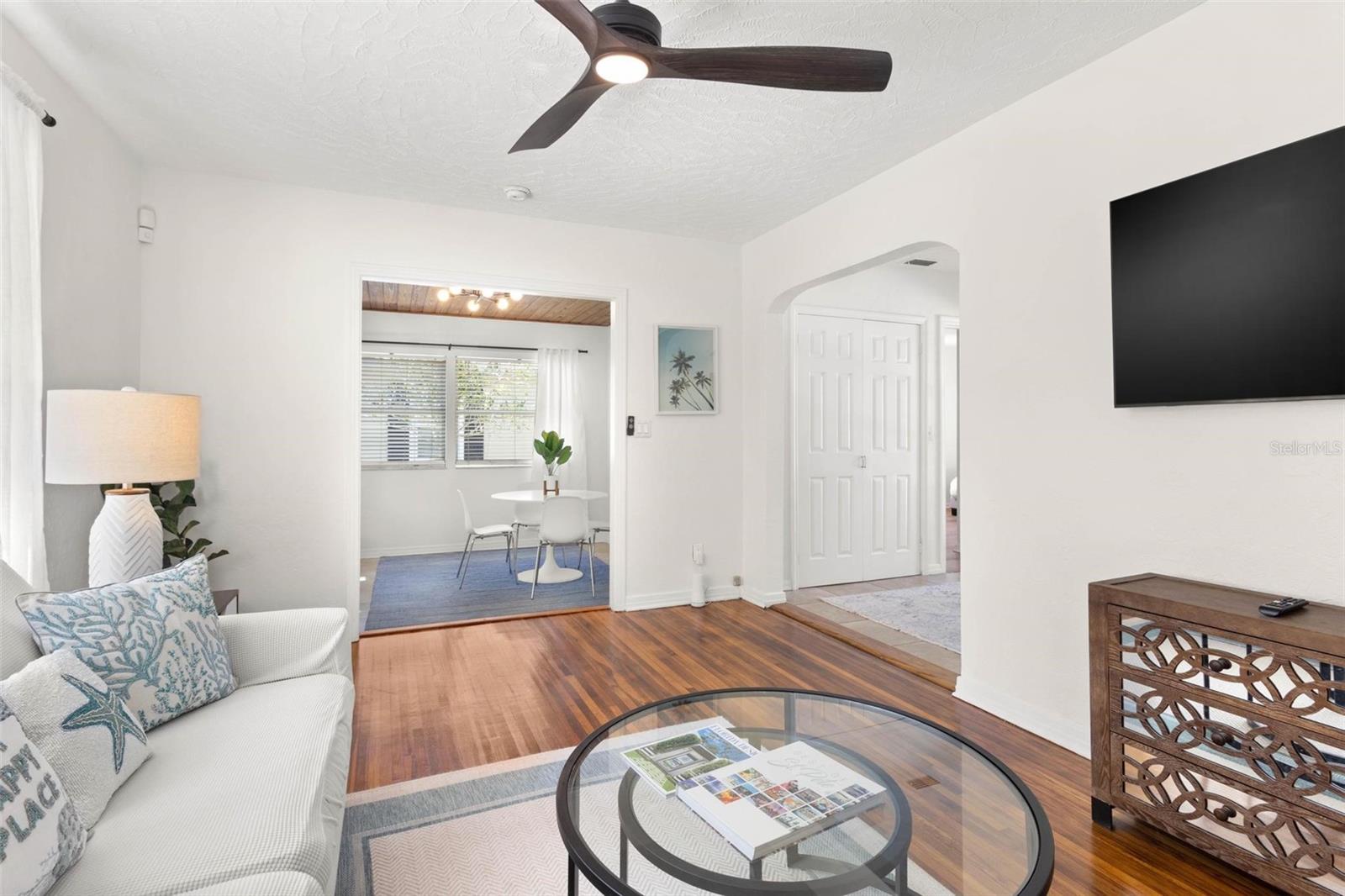 Image 8 of 39 For 747 39th Avenue Ne