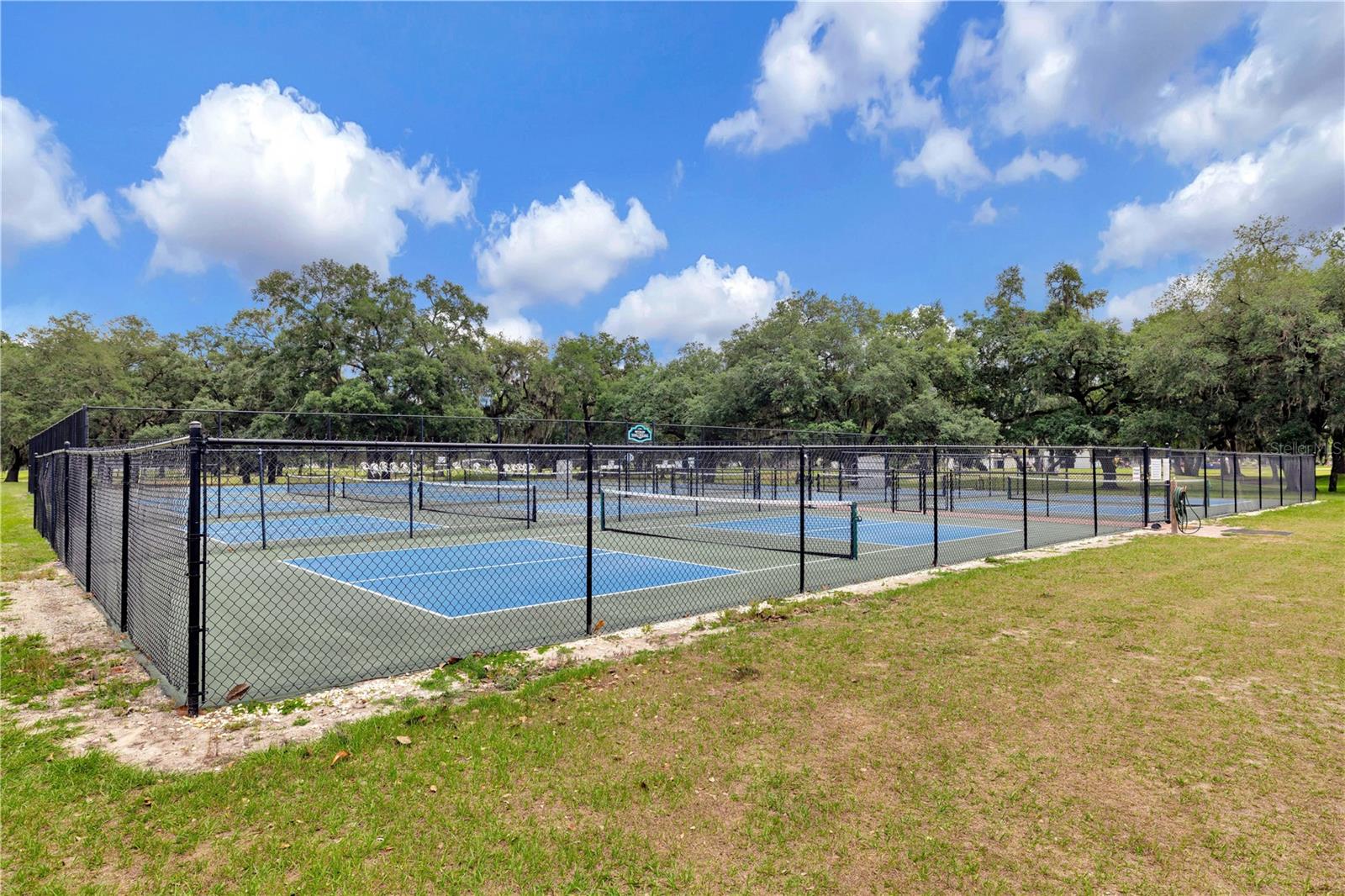 Listing photo id 44 for 5244 Betty Street