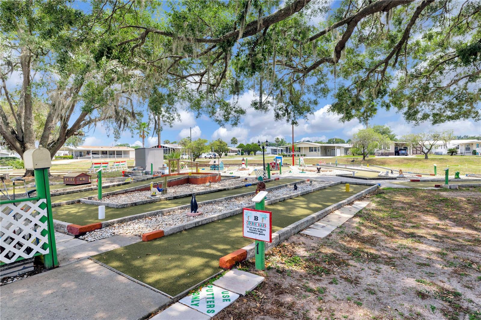 Listing photo id 47 for 5244 Betty Street