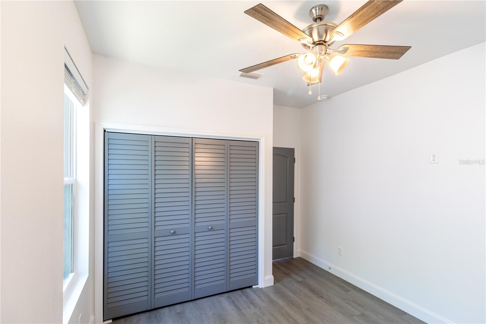 Image 17 of 21 For 3205 North Bay Street