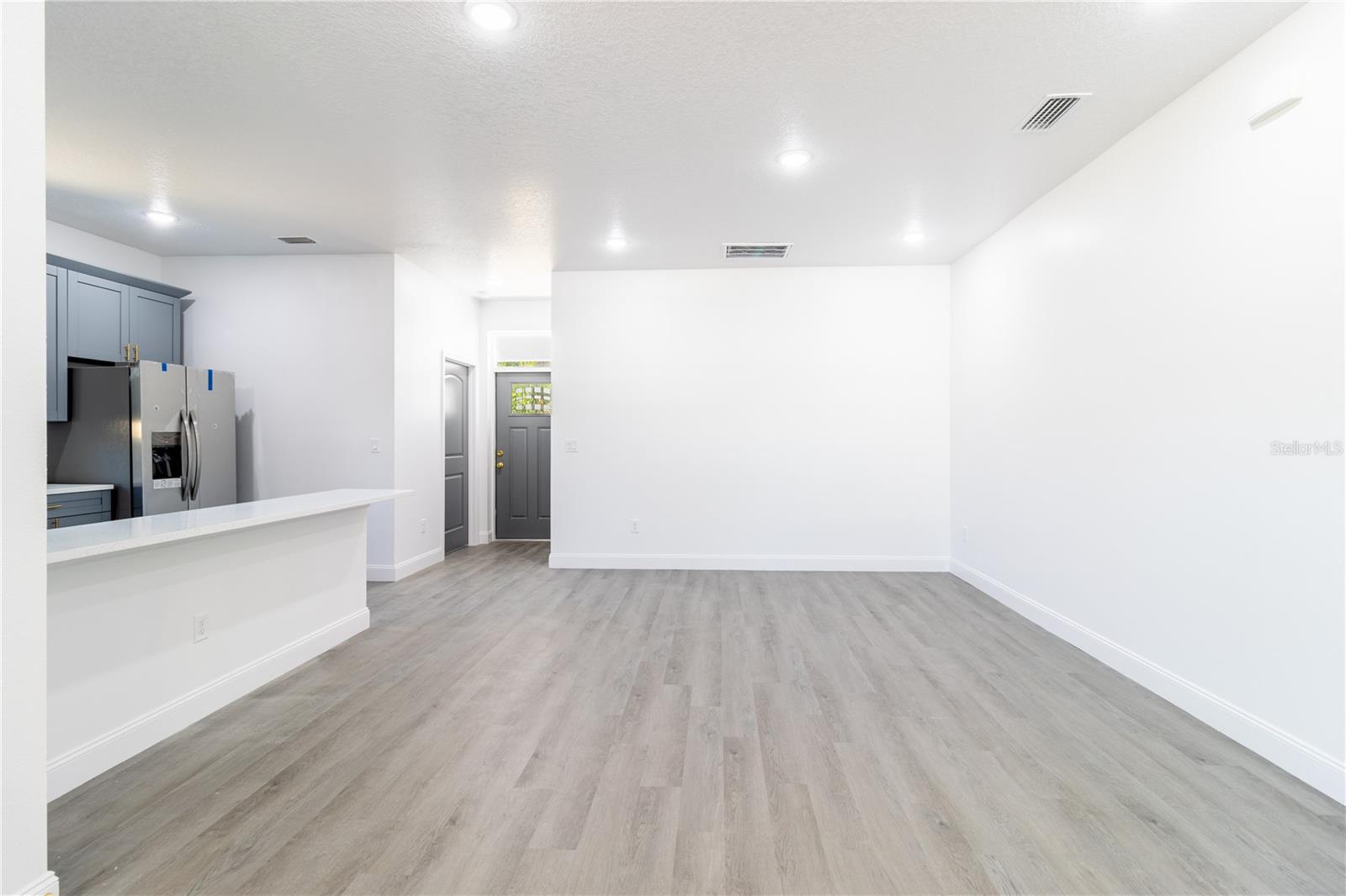 Image 7 of 21 For 3205 North Bay Street