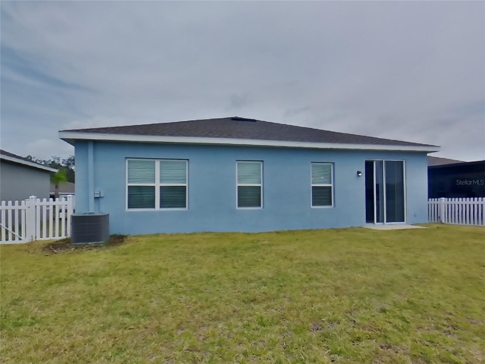 Listing photo id 17 for 11445 64th Street E