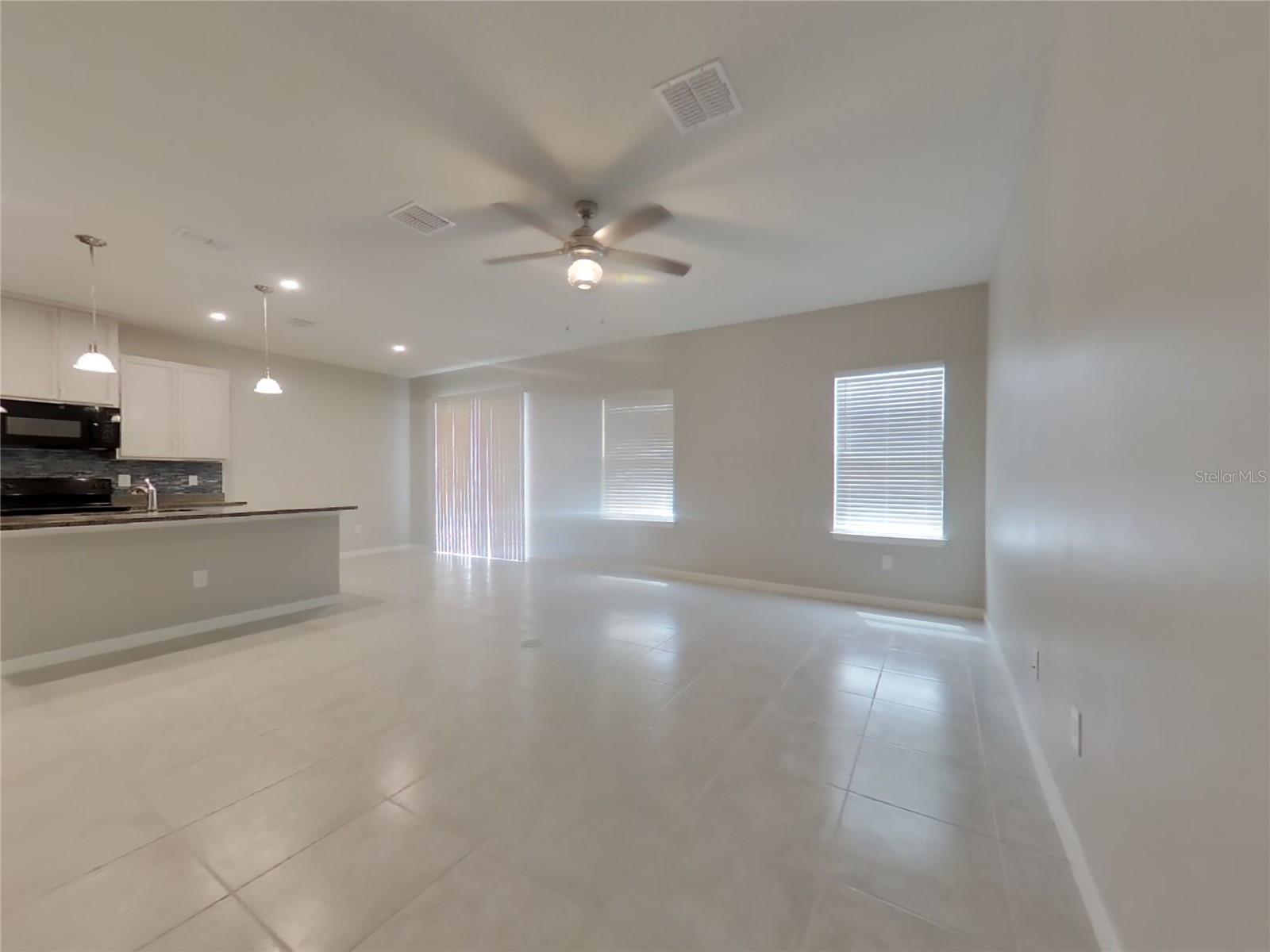Listing photo id 1 for 11445 64th Street E