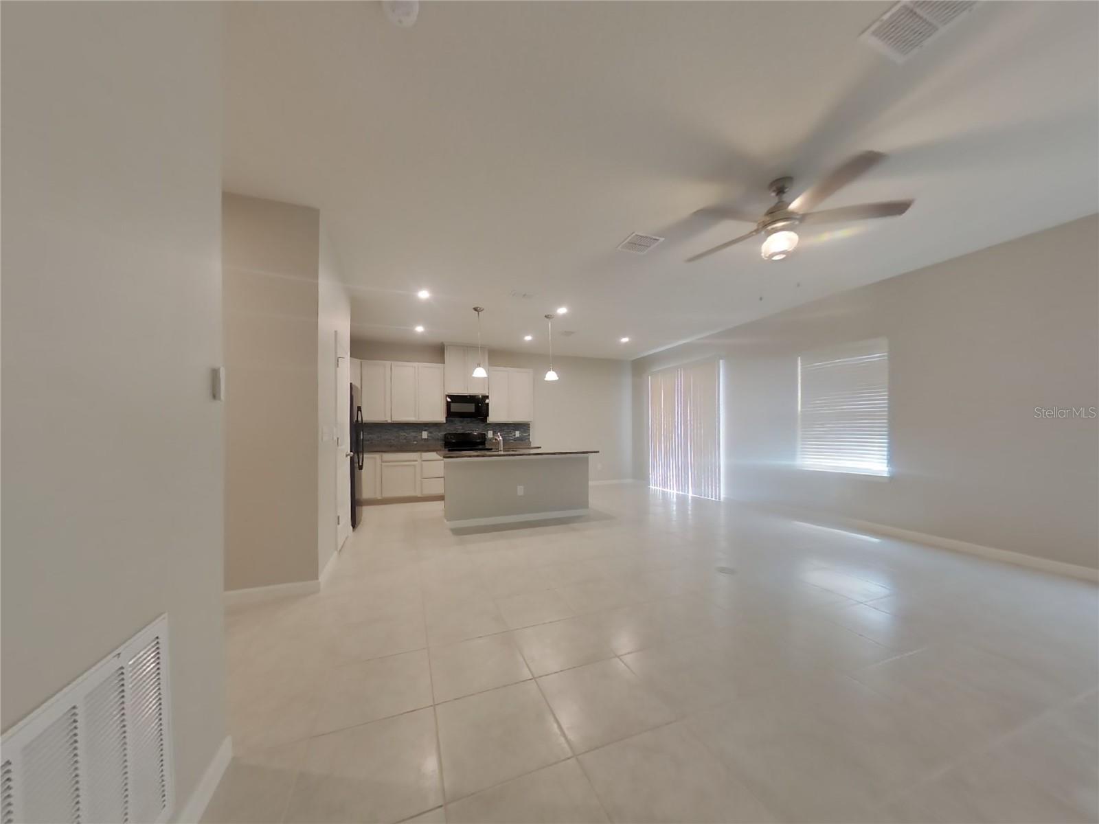 Listing photo id 2 for 11445 64th Street E