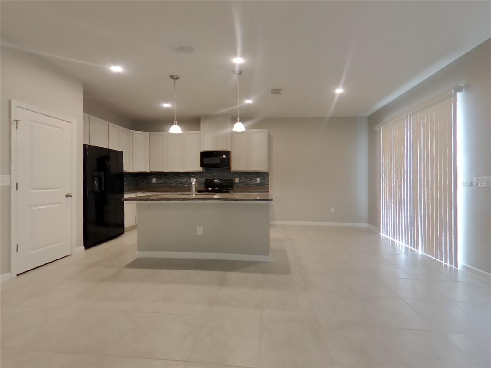 Listing photo id 3 for 11445 64th Street E