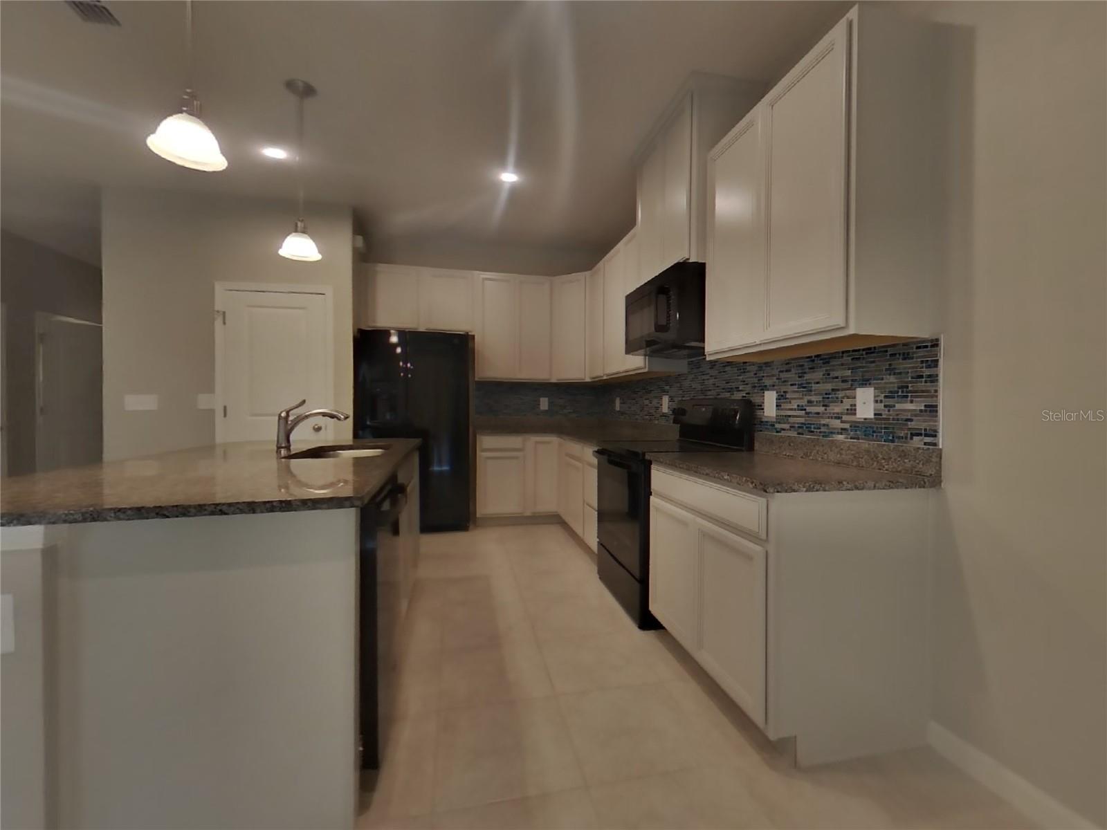 Listing photo id 4 for 11445 64th Street E