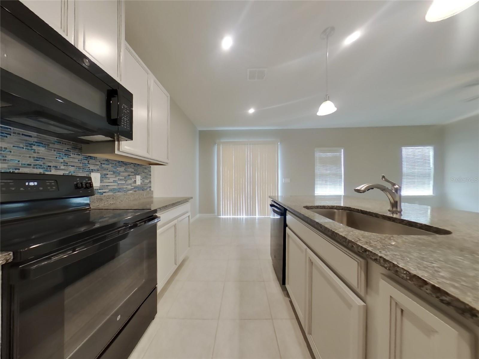 Listing photo id 5 for 11445 64th Street E