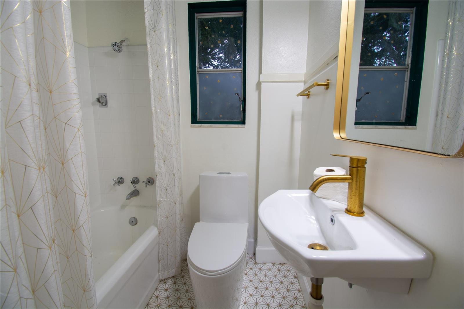 Image 18 of 24 For 1430 20th Avenue N A