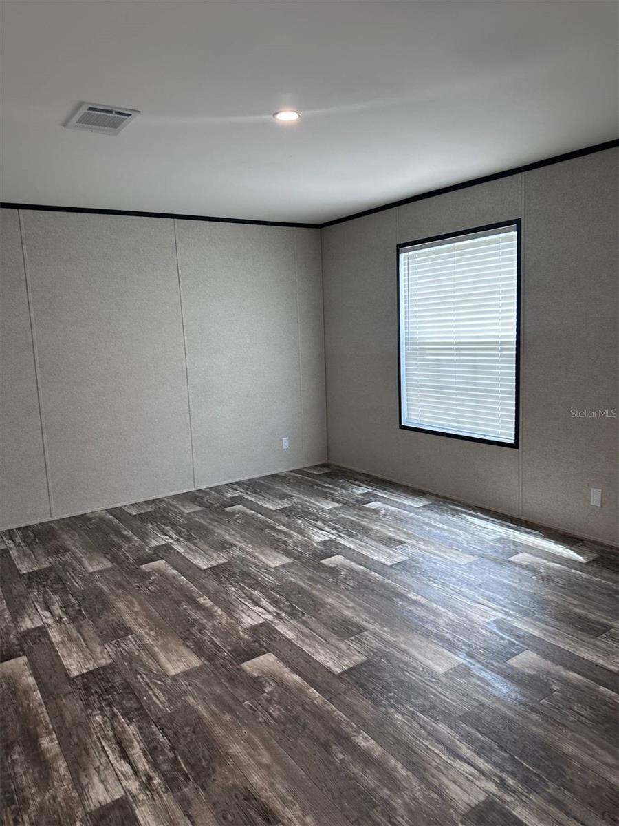 Image 13 of 18 For 1391 Beech Boulevard