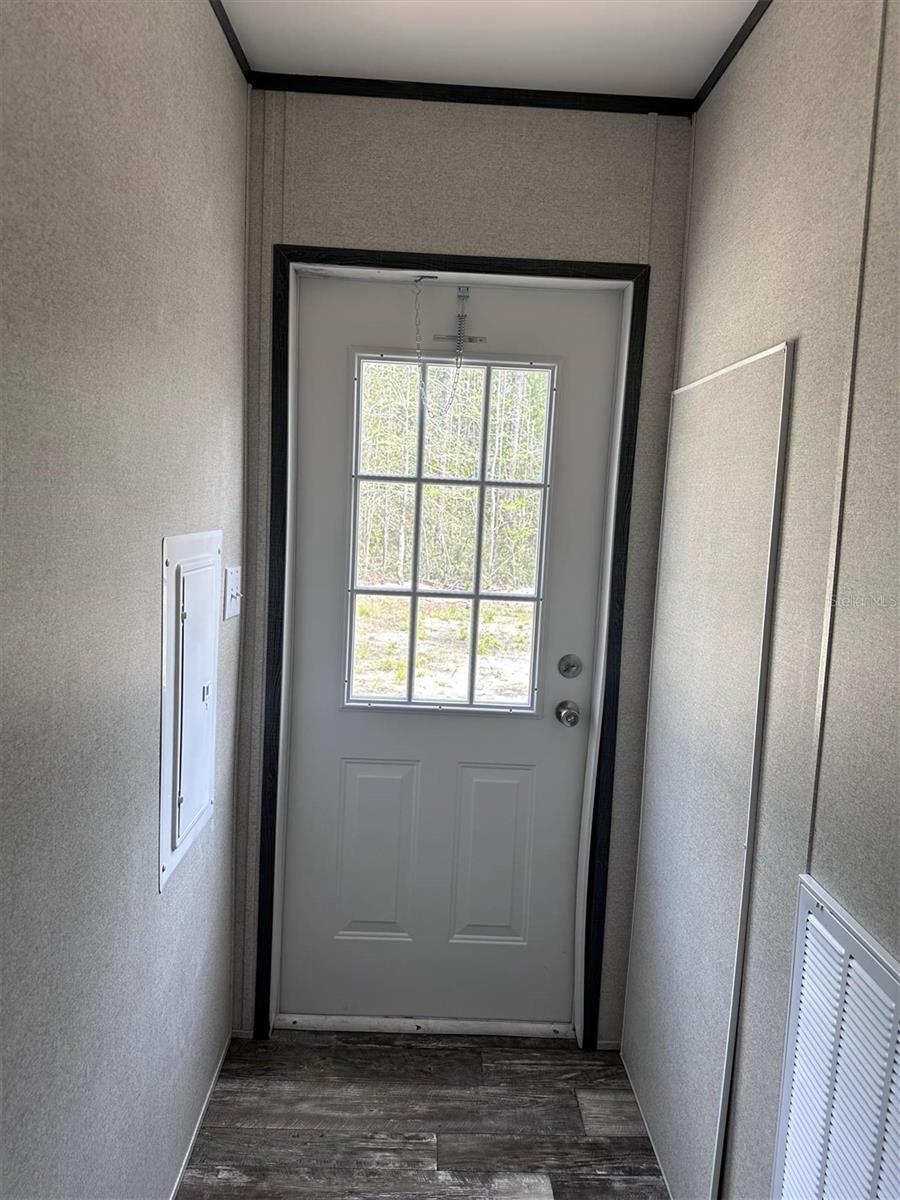 Image 17 of 18 For 1391 Beech Boulevard
