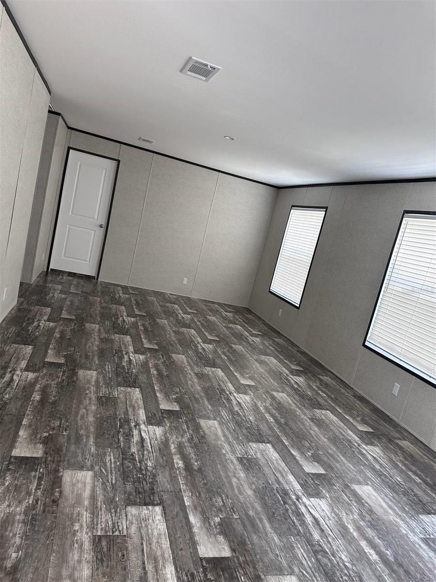 Image 5 of 18 For 1391 Beech Boulevard
