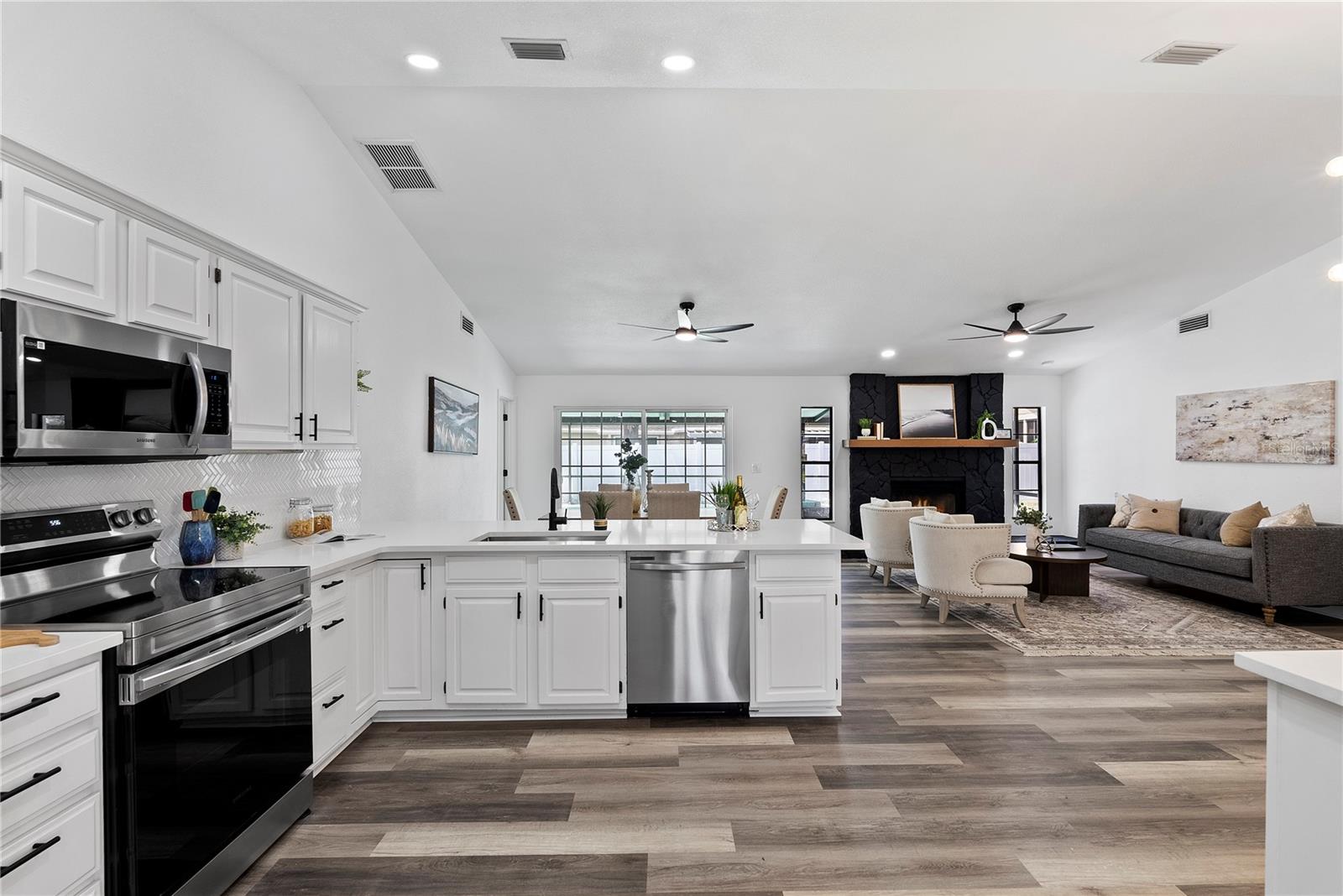 Image 18 of 46 For 4715 Kemble Court