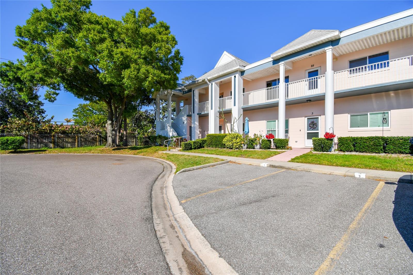 Image 2 of 100 For 2291 Americus Boulevard W 23