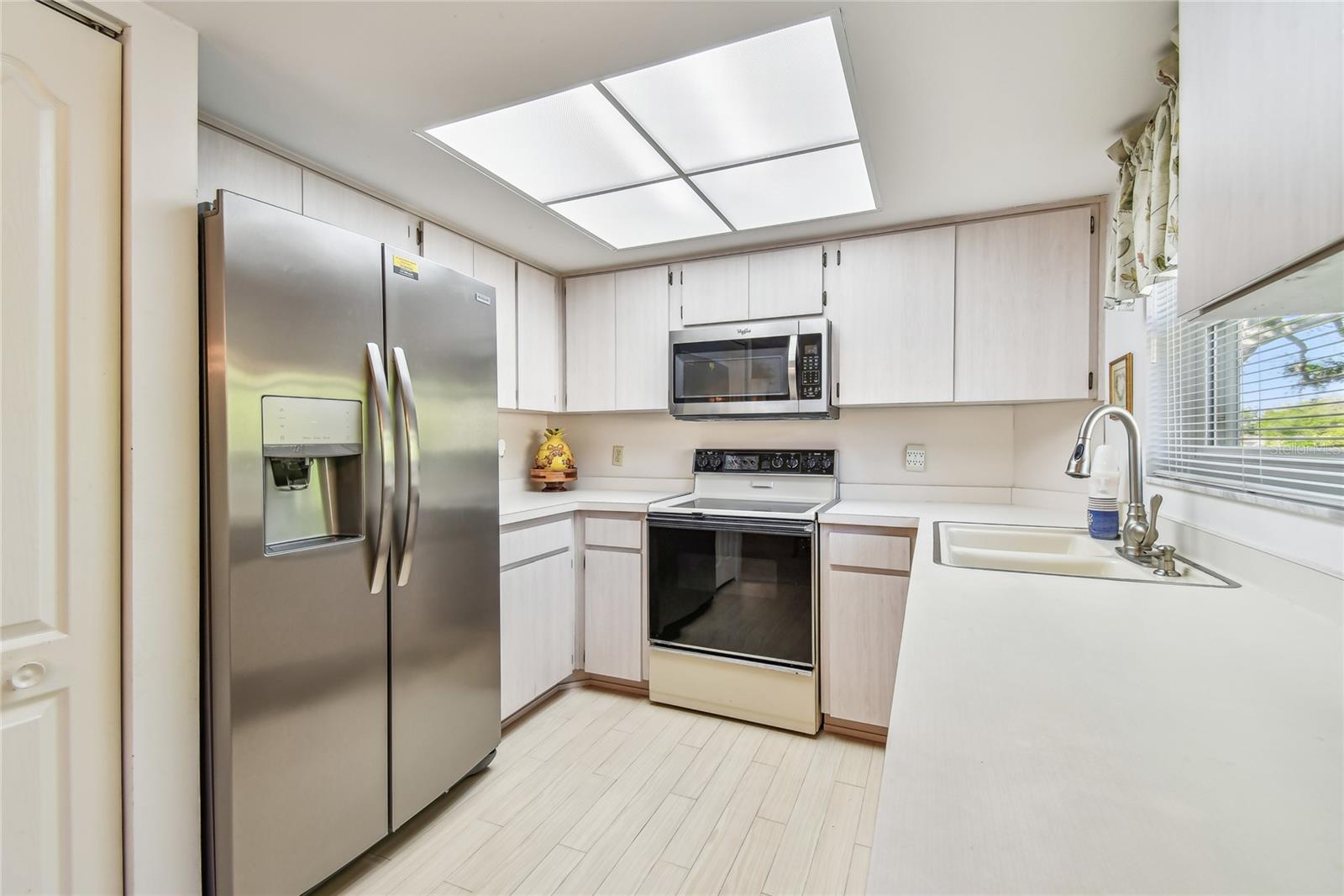Image 36 of 100 For 2291 Americus Boulevard W 23