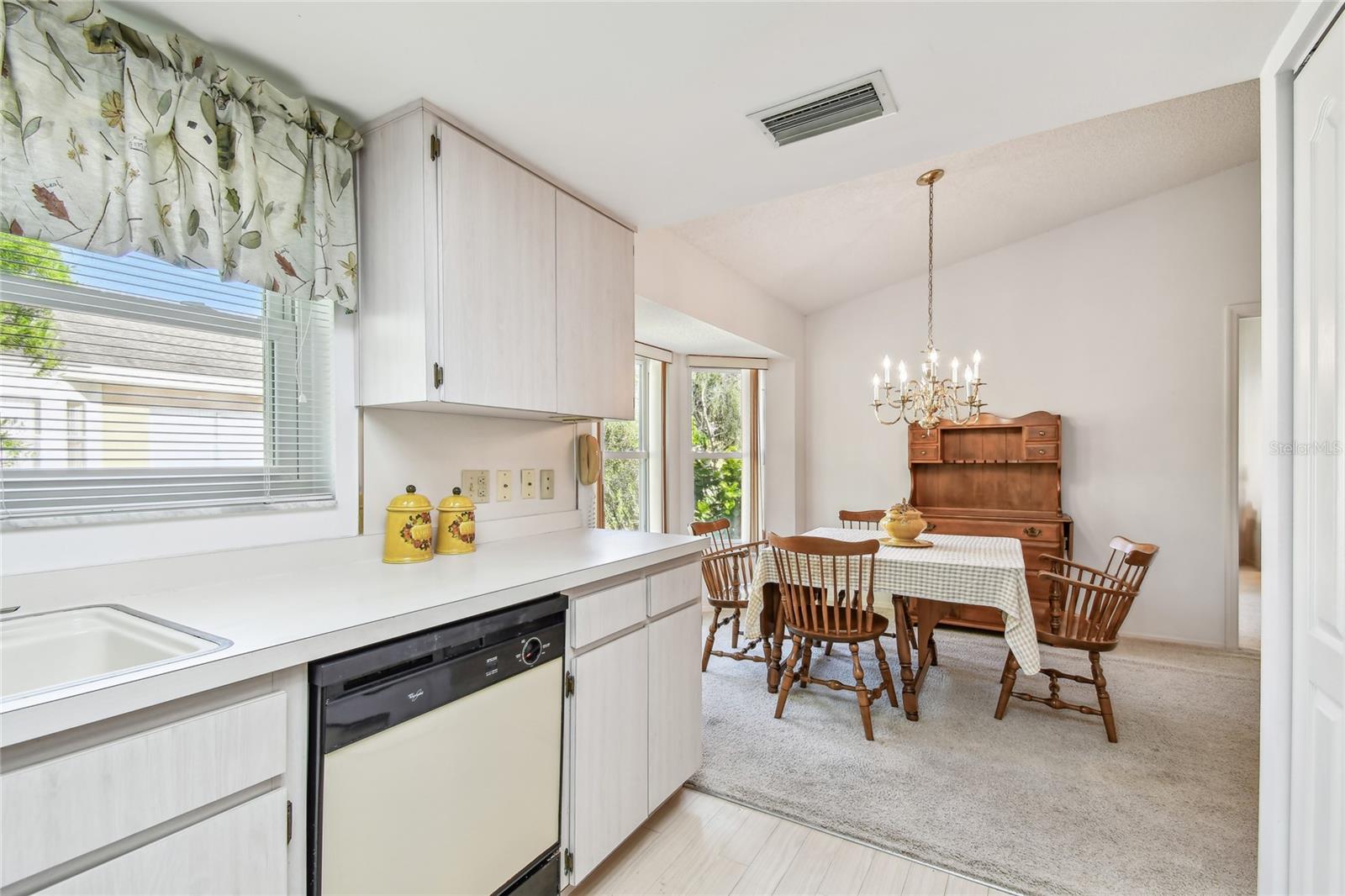Image 38 of 100 For 2291 Americus Boulevard W 23