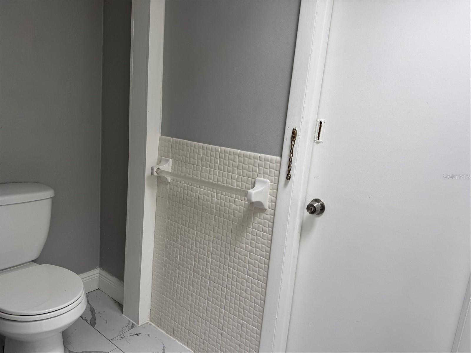 Image 16 of 17 For 7435 Hollyridge Drive