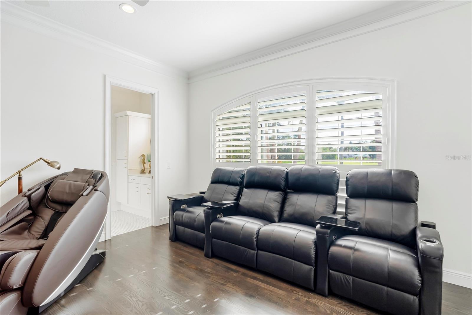 Image 19 of 67 For 356 Belleair Drive Ne