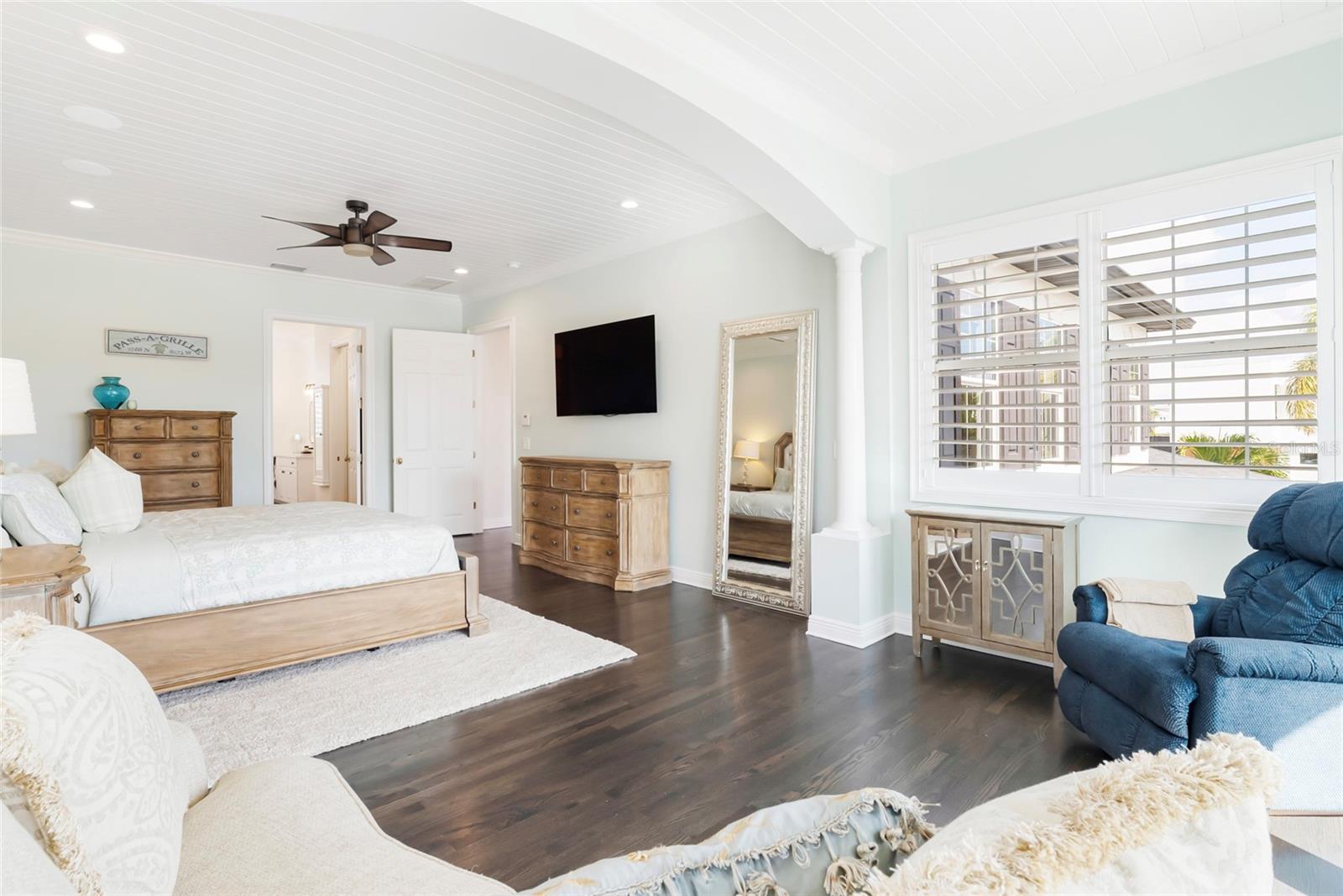 Image 30 of 67 For 356 Belleair Drive Ne