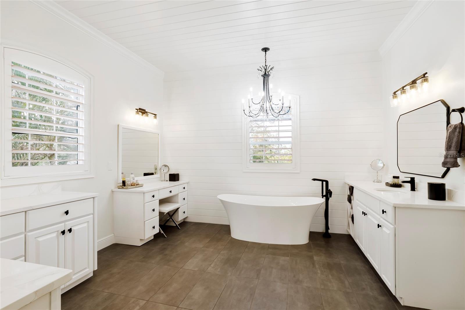Image 35 of 67 For 356 Belleair Drive Ne