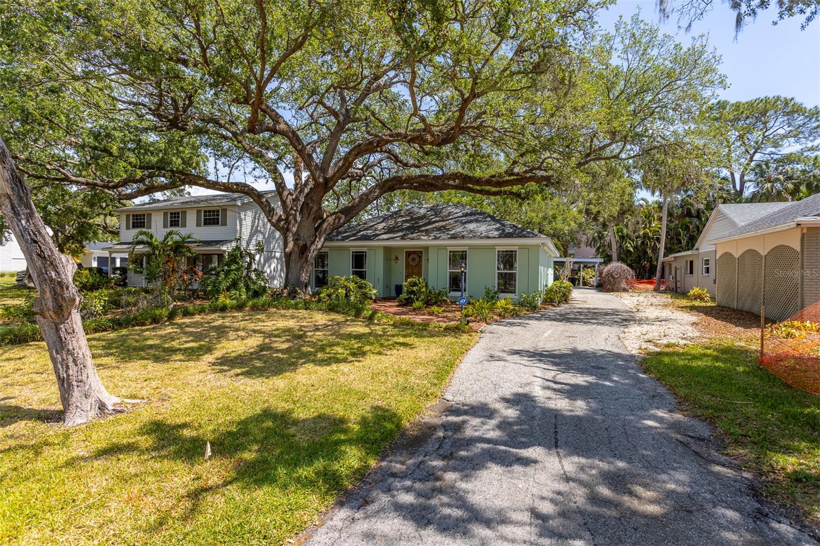 Image 3 of 50 For 2304 Occident Street