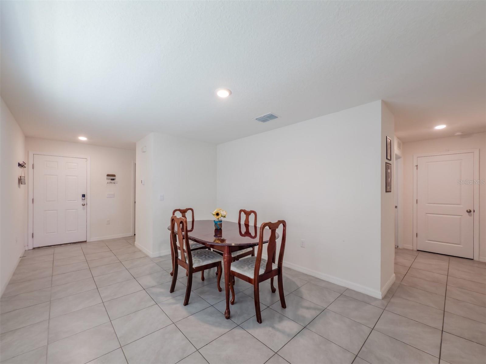 Image 4 of 26 For 659 Sunlit Coral Street