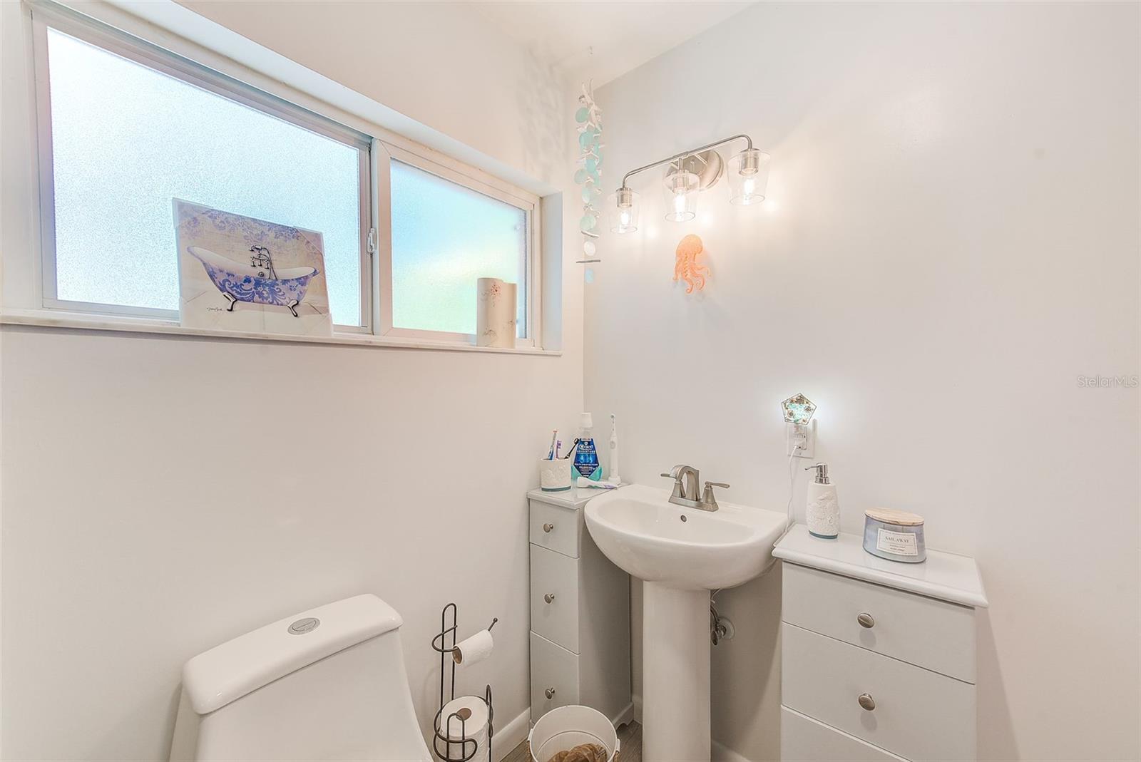 Image 17 of 36 For 700 16th Street Nw