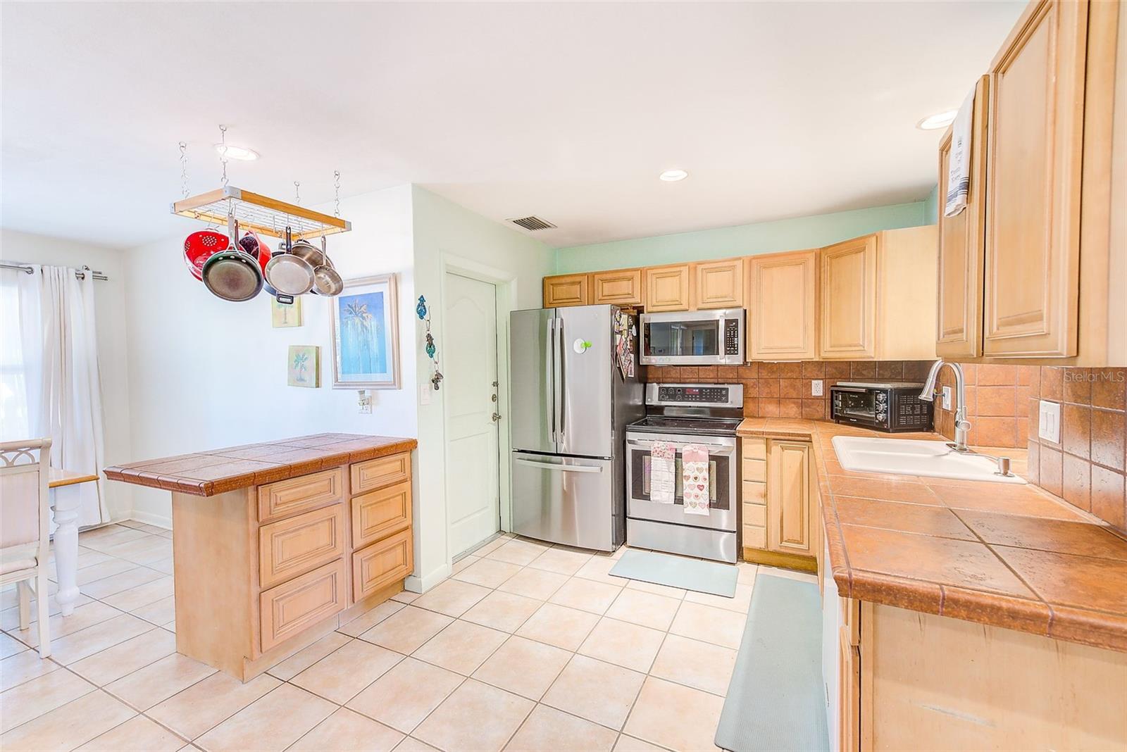 Image 9 of 36 For 700 16th Street Nw
