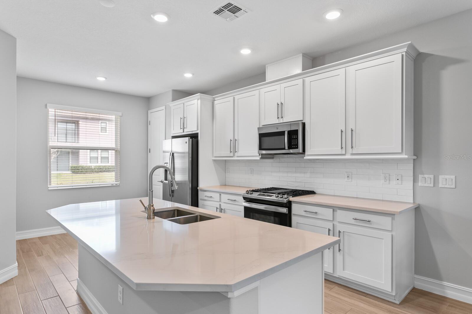 Image 10 of 44 For 4663 Almada Lane