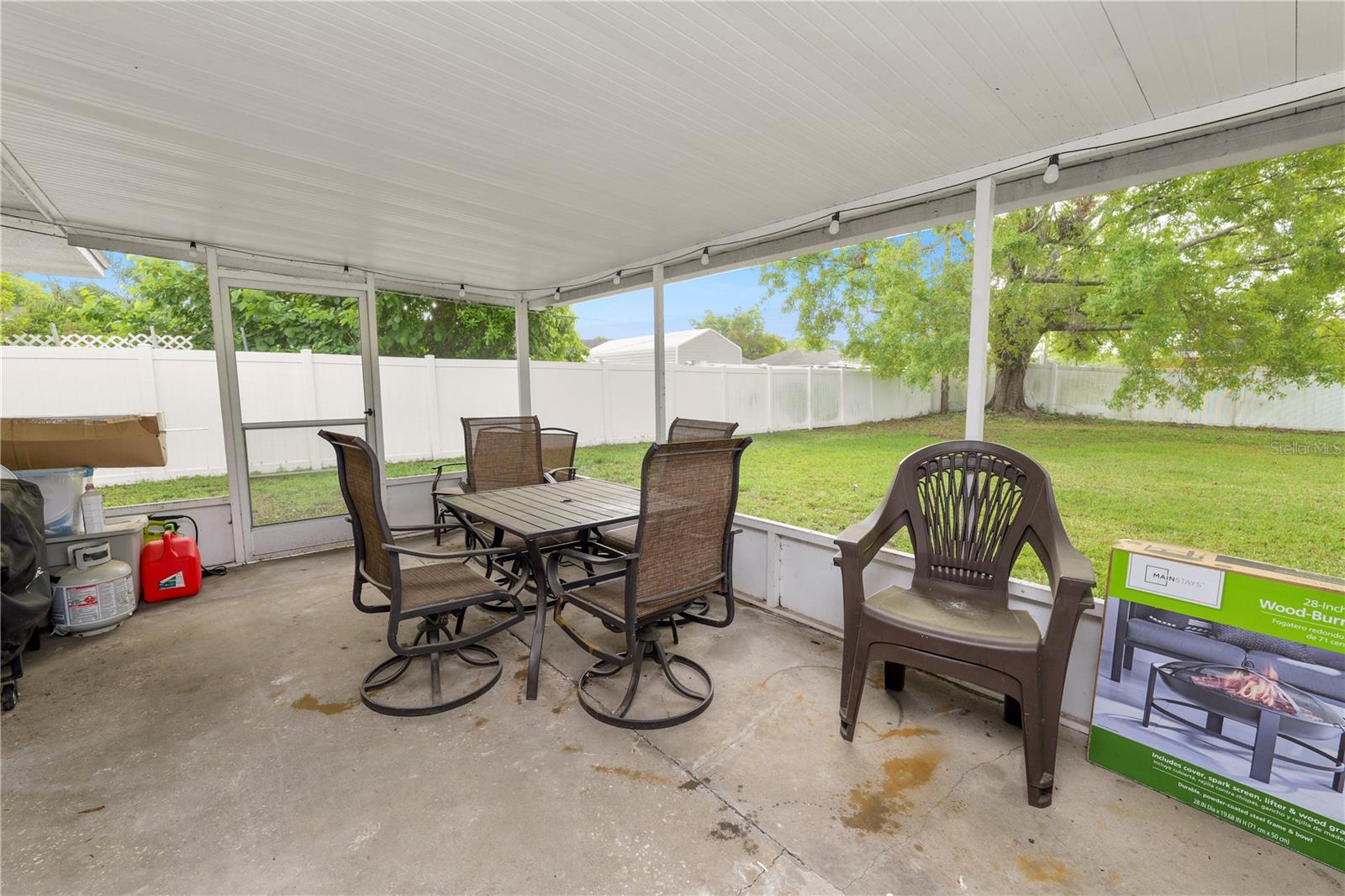 Image 19 of 27 For 2937 Delrose Drive N