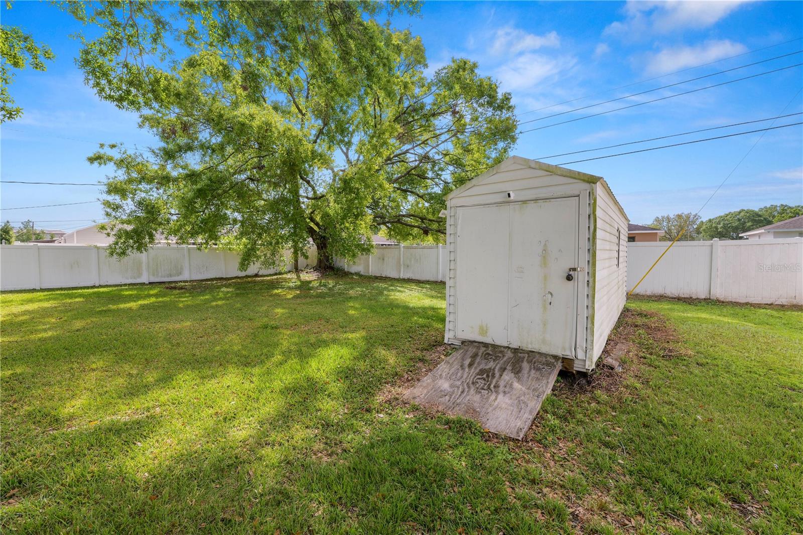 Image 23 of 27 For 2937 Delrose Drive N