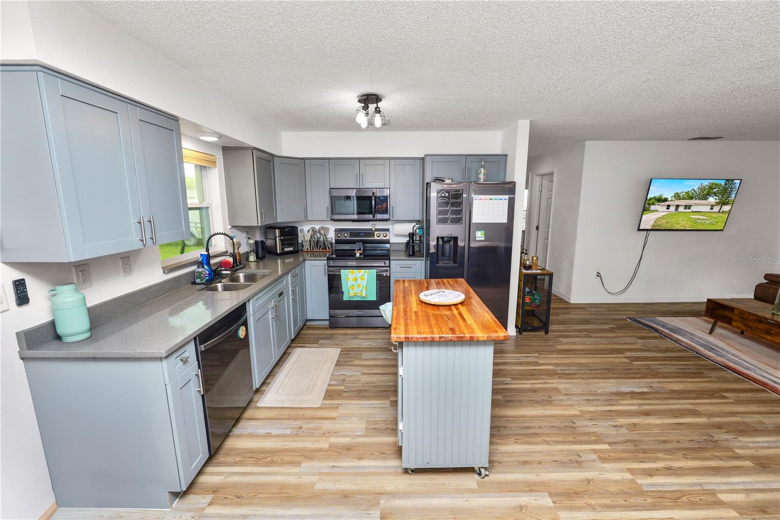 Image 3 of 27 For 2937 Delrose Drive N