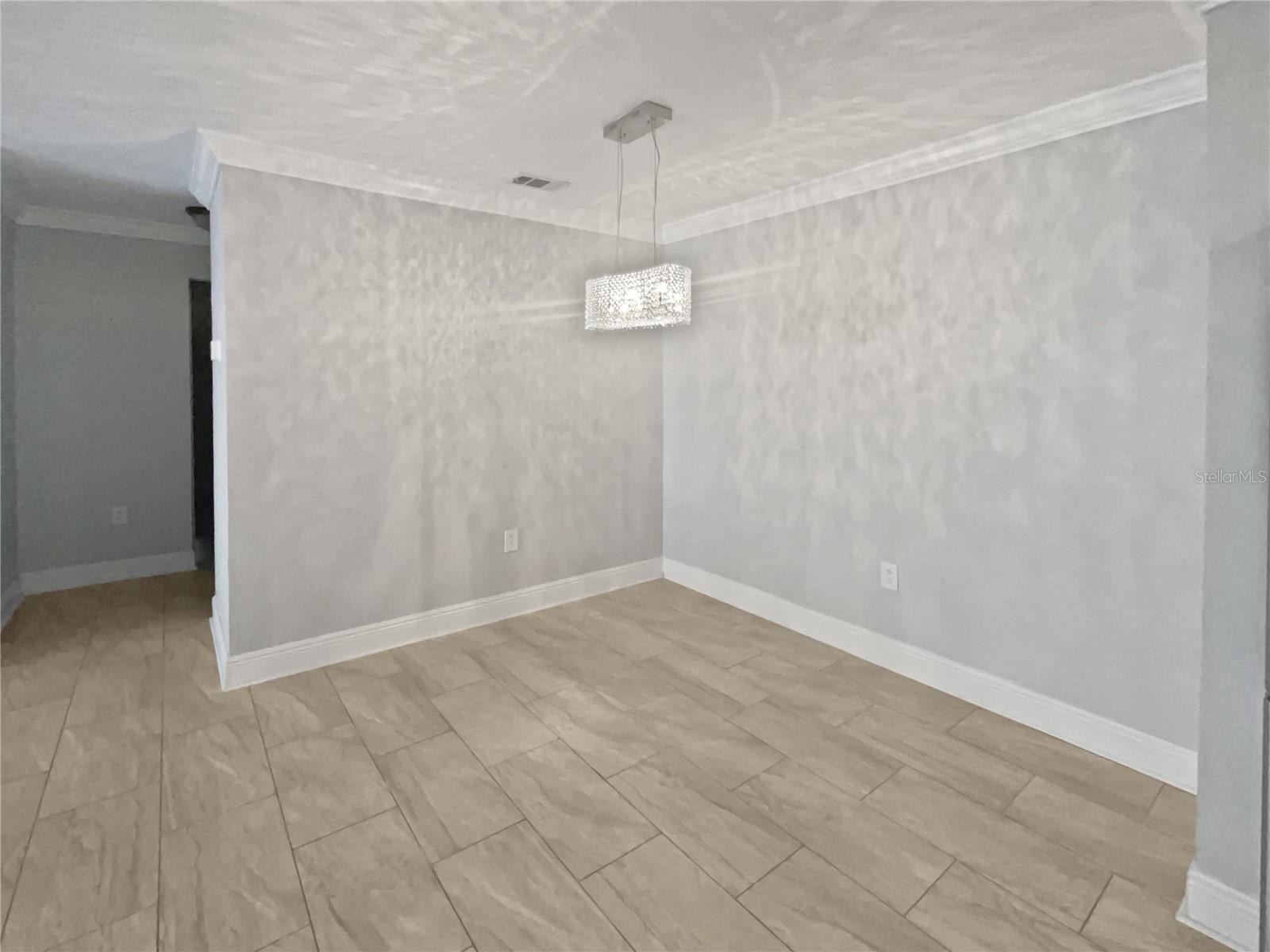 Image 11 of 16 For 9481 Highland Oak Drive 703