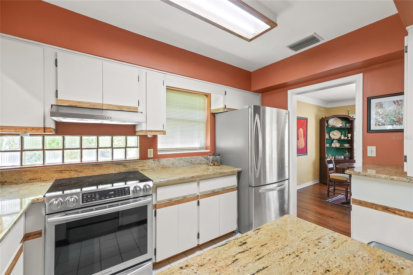 Image 13 of 29 For 615 14th Avenue Ne