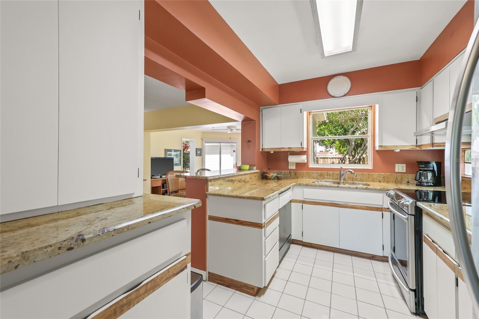 Image 14 of 29 For 615 14th Avenue Ne