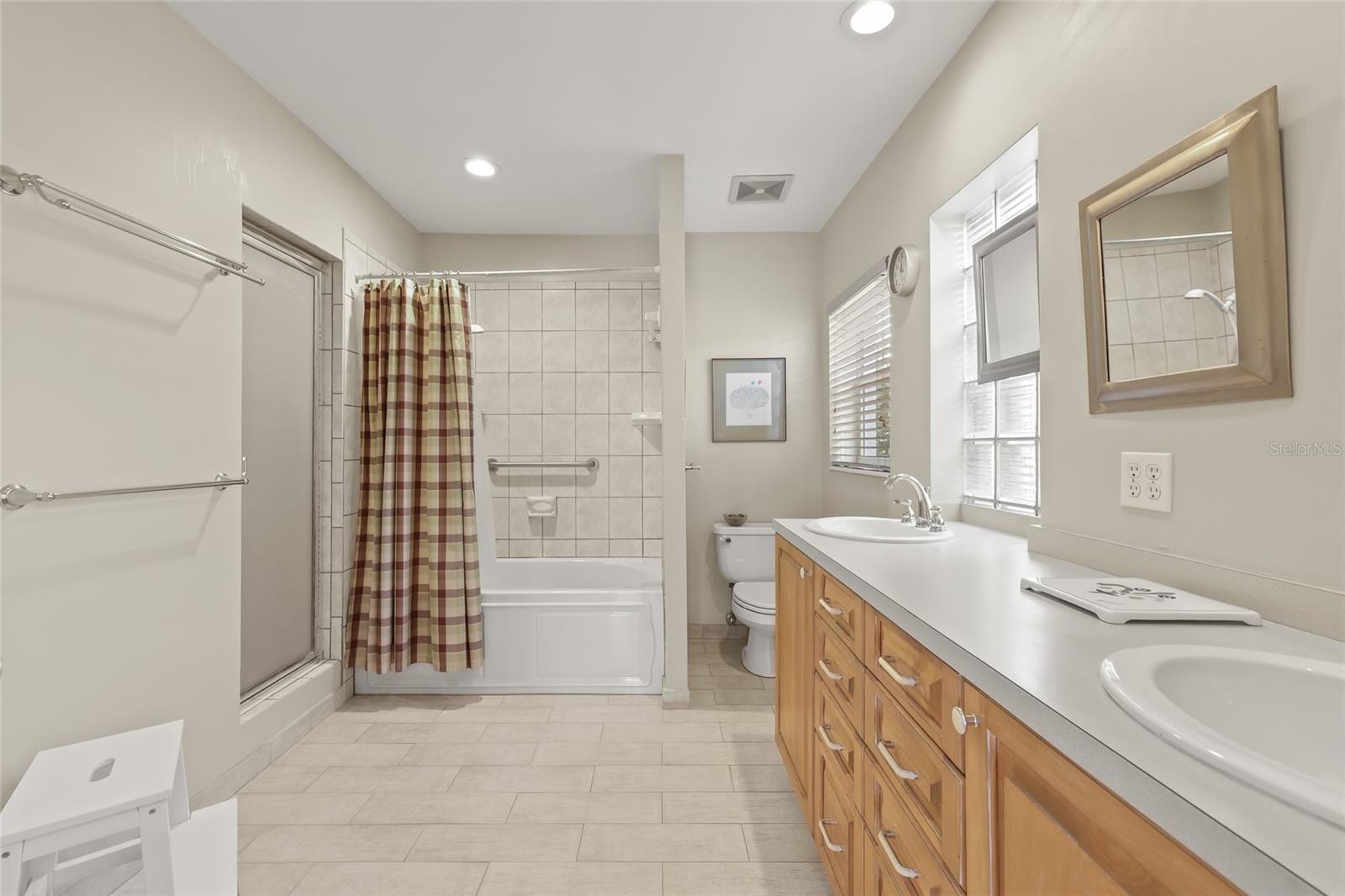 Image 17 of 29 For 615 14th Avenue Ne